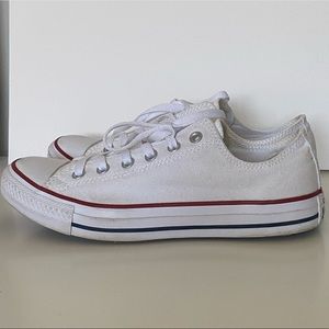 Men’s 8 women’s 10 White low top converse sneakers